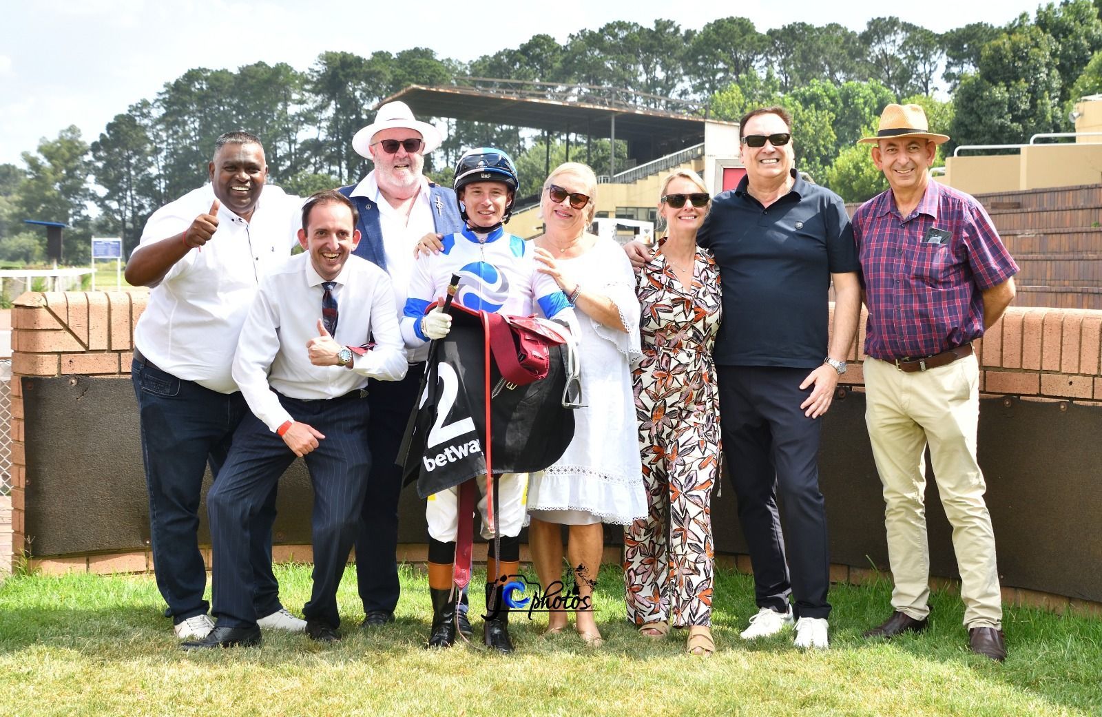 Elegantrix bags Swallow Stakes; Zoombomber surprises
