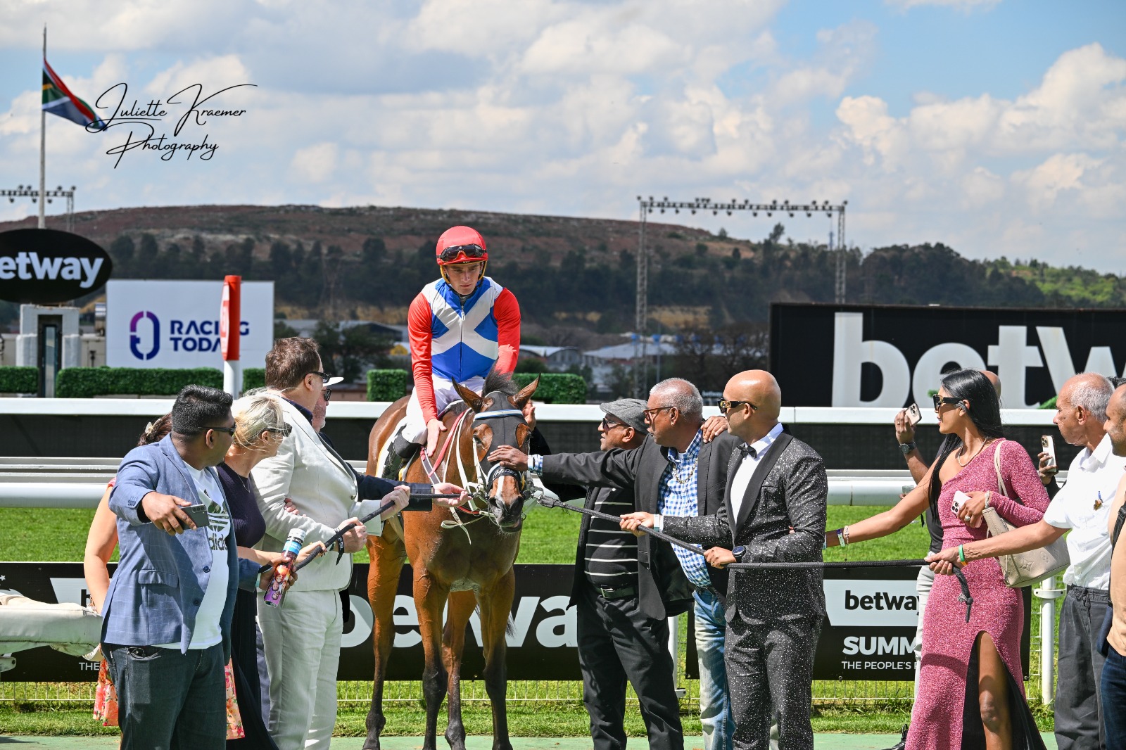 Spies Racing horse and connections at the racecourse